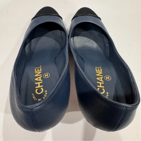 CHANEL Cruise 2012 Collection Cap Toe Pumps Navy Black 38 GUC - Picture 8 of 15